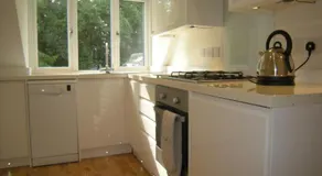 Brockenhurst Apartments - Image 5
