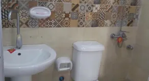 شقة بغرفة ثلاثية - Image 2