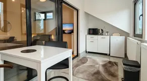 3 ROOMS - Zimmervermietung nähe Flughafen BER - gratis WLAN, Parken & Netflix - Image 5