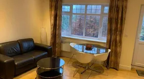 Cozy Apartment Retreat in High Wycombe - Image 4