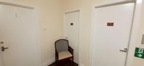 Queens Rooms - Image 3