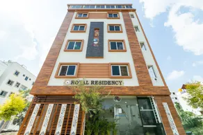 OYO 67252 Royal Suites - Image 5