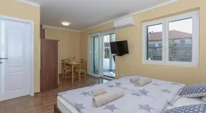 Apartments Slavko with terrace - Image 2