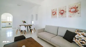 Coral Villa with 4 bedrooms in Paros - Image 2