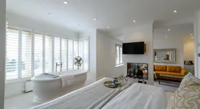 Holm House - Stylish Coastal Suites - HEDD Spa - Silures Bar & Restaurant - Image 2