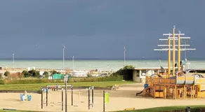 Avec JARDINET sans vis à vis Plein centre ville au RDC 350m de la plage - Image 5