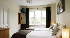 Greenlawn Lodge - Image 2