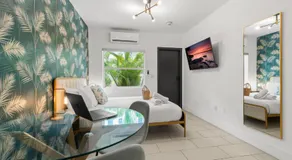 Byronessa Miami Beach - Image 2