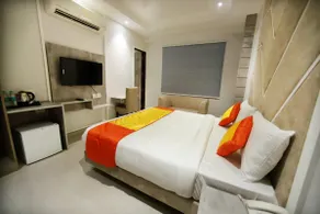 Room With Sofa and Smart TV Near Aerocity - Image 5