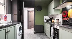 Hull Newland Avenue Group Stay 4BR TVs in All Rooms Vibrant - Cafes Restaurant Hull Uni - Image 2