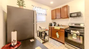 Queens Cozy Condo Near Downtown Airport - Image 2
