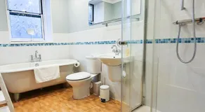 Linburn House Apartment - Image 4