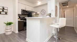Hollywood Stars 2 Bedroom Apartment - Image 3