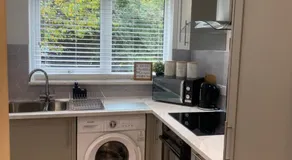 Modern apartment in Glasgow West End, free parking - Image 3