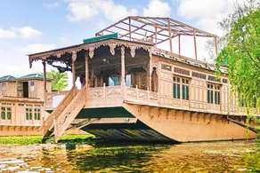OYO 37933 Golden Privilege Houseboat - Image 3