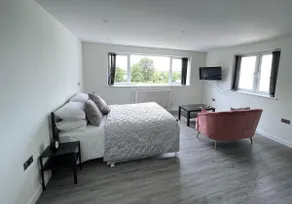 Studio apartment in Harefield - Image 2
