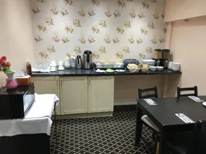 Pacific Inn London Heathrow - Image 3