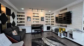 Robina Villa by the sea - Image 2