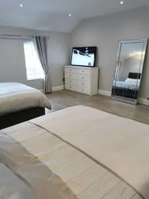 Modern 3-Bed Apartment in Magherafelt Sleeps 8 - Image 3
