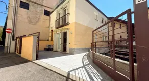 Central Duplex in Iseo - 2 Bedrooms - Private Parking & WiFi - Image 2