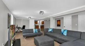 Prime Location, Cozy & Spacious home in Schaumburg - Image 3