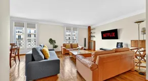 Quartier Arc de Triomphe 2 Bedroom Apartment with Netflix - Image 2