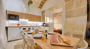 New Stunning 4 Bdrs Apt, With AC – Le Marais - Image 3