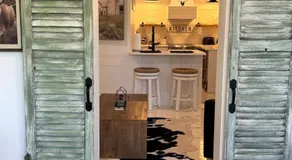 Saltwater Spa and Walk to Best Eats and Shops - Image 5