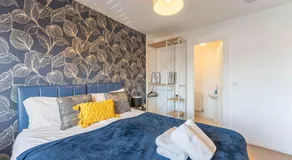 Townhouse in Rugby with Garden and Free Parking - Image 2