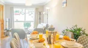 Spacious 4-Bedroom House in Guildford with Free Parking - Image 3