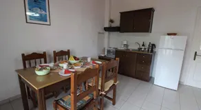 Frankis Apartments Agios Spyridonas Perithia - Image 4