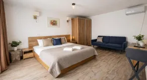Elis Tranzit House Merei - Image 2