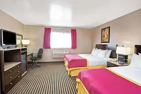 Ramada Inn Marina Del Rey - Image 5