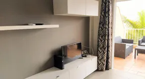 OceanBlue Modern king size 1 Bedroom Apartment with Seaview and Terrace - Image 2