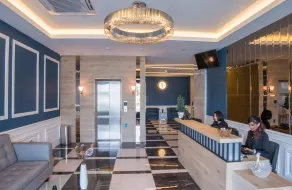 Redpine Hotel - Image 2