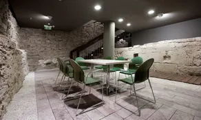 Lanchid 19 Design Hotel - Image 5