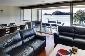 The Waterfront Suites - Heritage Collection - Image 4