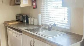 10 Berth Caravan - Meadow View - Image 3