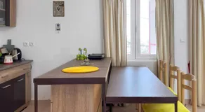 CERES APARTMENTS free parking, kitchen & wi-fi - Image 2