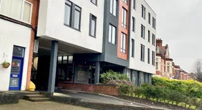 Queens House Apartments Coventry - Image 4