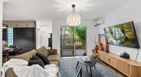 3br unit Stylish retreat SouthPerth - Image 2