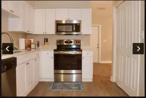 Stylish Updated Retreat Large for Family Reunion or Fun Time with Friends Close to Beach and Shop - Image 1