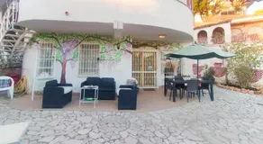 Amorevole villa con terrazza e doccia esterna - Image 4