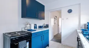 Great 3-Bed Home by 53 Degrees Property, Perfect for Work & Contractors - Image 5