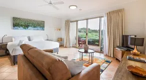 Canal Rocks Beachfront Apartments - Image 2