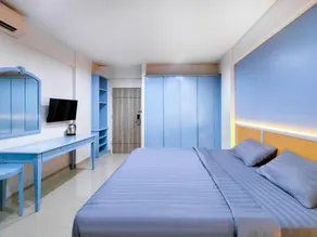 Chateau Hotel & Apartments - Image 4