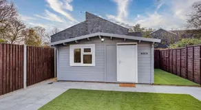 Luxury Studio Cabin - Central Location - Parking - Image 4