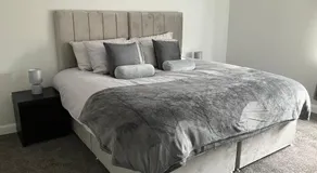CONTRACTOR STAYS WELCOME newly refurbished 2 bedroom apartment sleeps 5 with free SECURE parking and WiFi Fully Fitted Kitchen with Washer Dryer Weekly bedding change and hoover Long Term Stay Rate available 3 miles from City Centre - Image 2