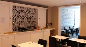 Canalview Hotel Ter Reien - Image 3