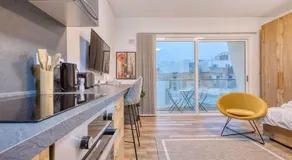 Stylish Studio with private balcony, close to Valletta - Image 4